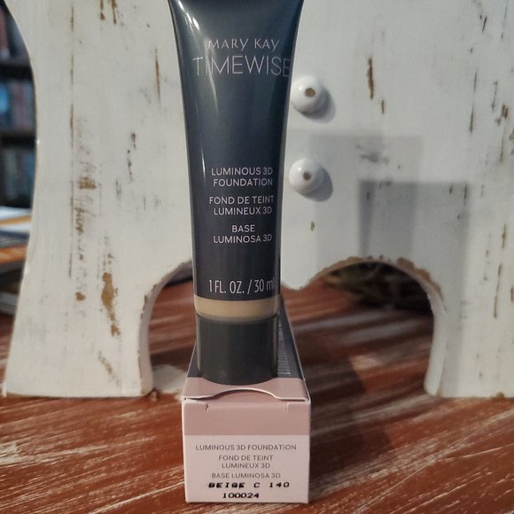 Mary Kay Other - Beige C 140 (Cool) Luminous 3D Foundation - Mary Kay